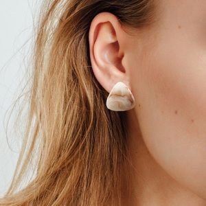 VERA WANG TRIANGLE STUD EARRING